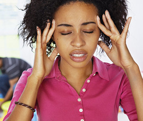 女人偏头痛是什么原因引起的