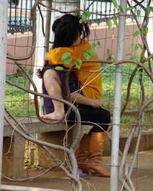 男女景点拍不雅照 大尺度性虐不忍直视(图)