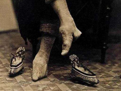 古代女子都要裹脚竟然是因为