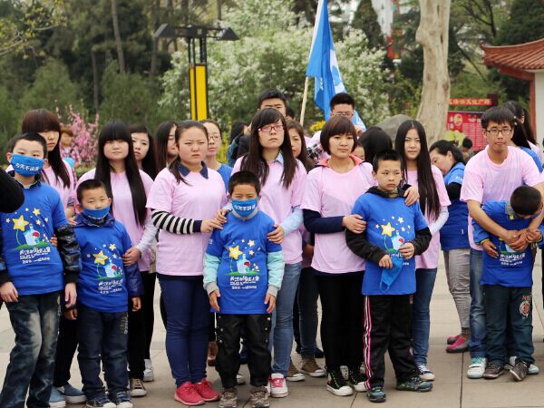 我国自闭症儿童生活、学习状况堪忧