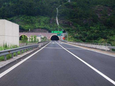 高速公路为什么没有安装路灯_飞华两性