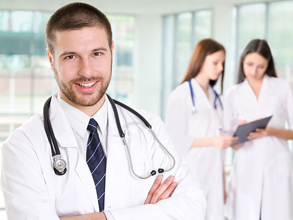 用哪种方法治疗过敏性皮炎最好_飞华健康网