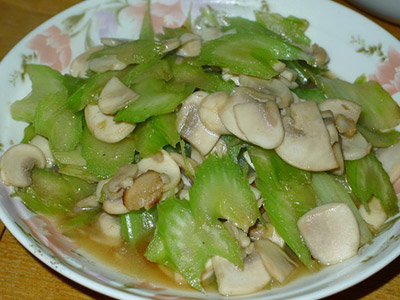 吃西芹炒蘑菇可以预防感冒吗