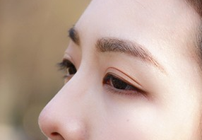 眼疲劳的原因 用眼卫生习惯差会引起这个问题