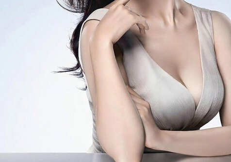 女性可以采用恰当的方法来进行丰胸