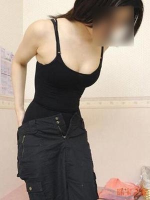 商城试穿内衣被拍_美女试穿内衣